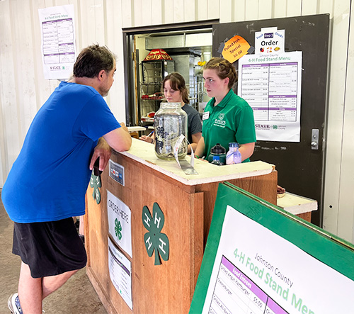photo of the 4-H food stand