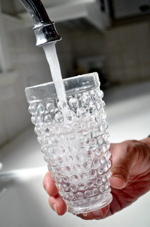 Kitch faucet filling glass with water